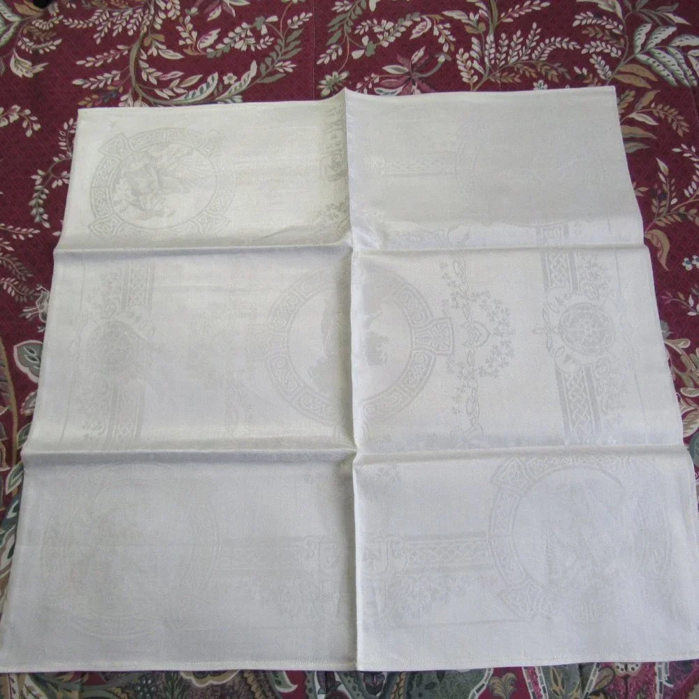 5 NWOT WHITE DAMASK 22